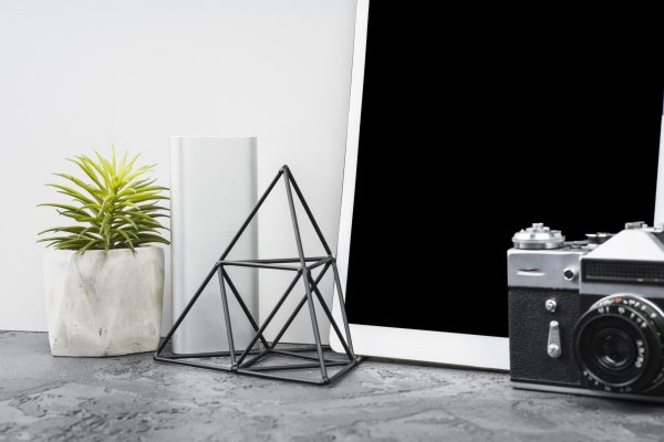 arrangement-desk-decor-camera arrangement-desk-decor-camera